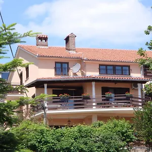3* Konukevi Lina